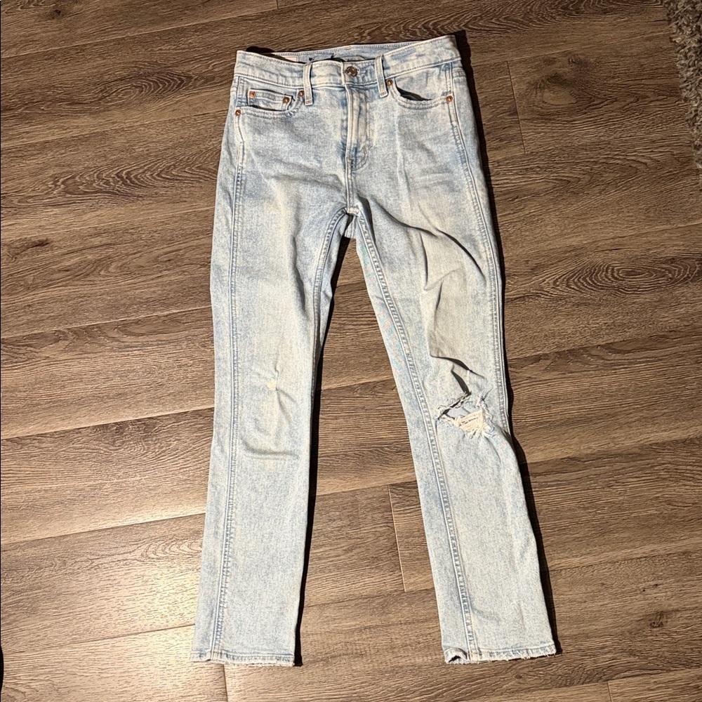 GAP Light Wash Distressed mid rise Skinny Jeans 25 / size 0